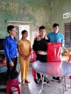 Đoàn xã Bình Nam thăm, tặng quà cho thanh niên chậm tiến