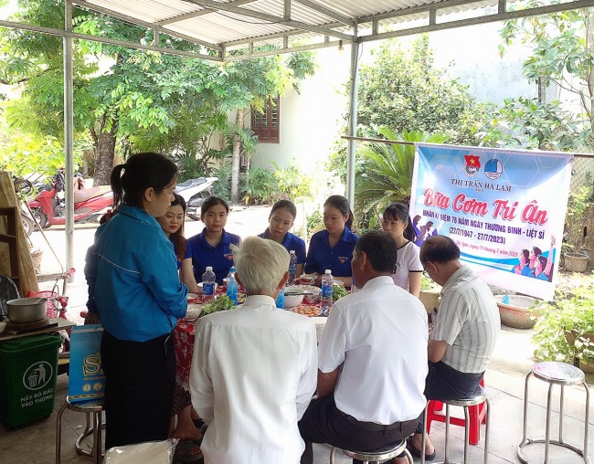 Tuổi trẻ Hà Lam: Tổ chức "Bữa cơm tri ân" cho gia đình thương binh liệt sỹ
