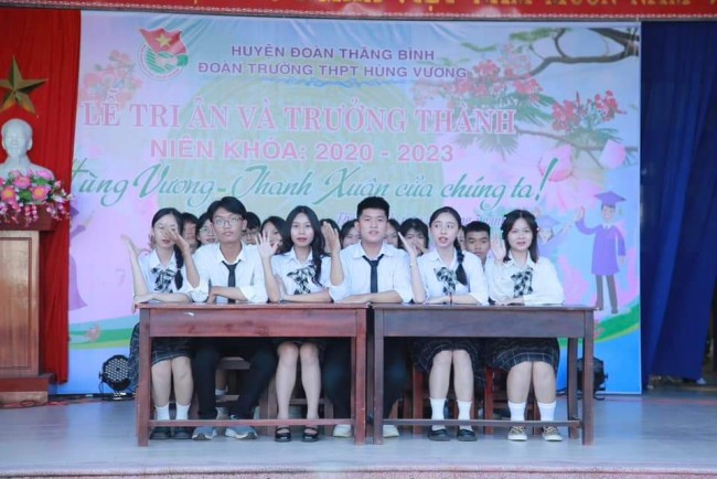 Đoàn trường THPT Hùng Vương tổ chức “Lễ tri ân và trưởng thành” cho học sinh lớp 12