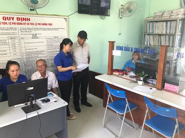 Bình Hải: Hưởng ứng "Ngày cao điểm hỗ trợ người dân thực hiện dịch vụ công trực tuyến, giải quyết thủ tục hành chính tại bộ phận một cửa UBND xã Bình Hải
