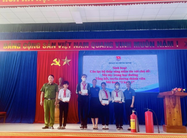 Bình Minh: Tổ chức sinh hoạt câu lạc bộ thắp sáng niềm tin và tổng kết, tuyên dương thanh niên chậm tiến