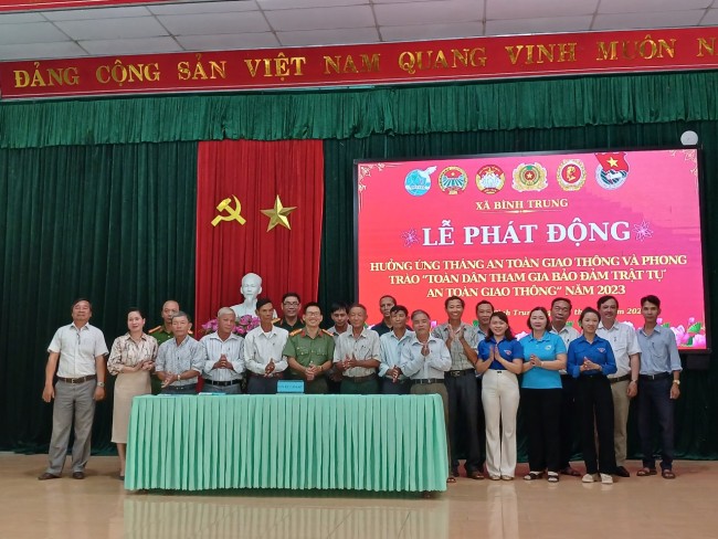 Đoàn xã Bình Trung phối hợp tổ chức Lễ phát động ra quân thực hiện Tháng An toàn giao thông năm 2023