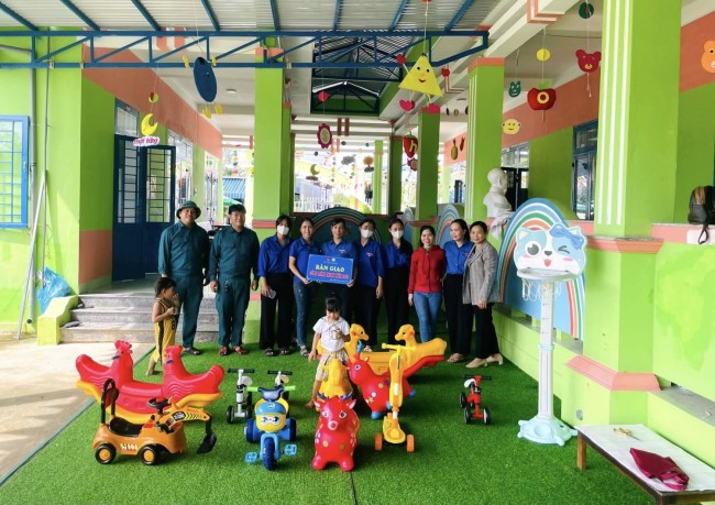Bình Minh: Bàn giao Công trình thanh niên khu vui chơi trẻ em cho trường Mẫu giáo Bình Minh phân hiệu Bình Tịnh