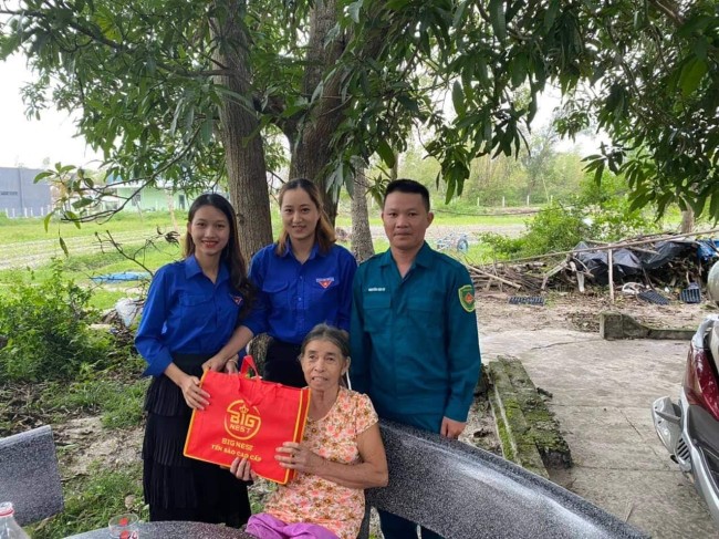 Tuổi trẻ Thăng Bình thăm, hỏi tặng quà Hội viên hội Cựu TNXP trên địa bàn huyện