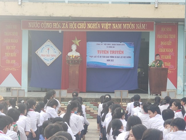 Đoàn xã Bình An phối hợp tổ chức tuyên truyền An toàn giao thông và Bạo lực học đường tại trường THCS Phan Châu Trinh toa