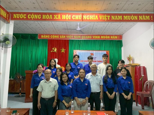 Chi đoàn khu phố 6 thị trấn Hà Lam sinh hoạt chi đoàn tháng 3/2024