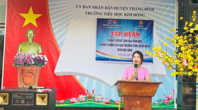 Thị trấn Hà Lam: Đoàn thanh niên phối hợp với trạm y tế tổ chức tập huấn phòng chống xâm hại tình dục, tai nạn thương tích đuối nước cho học sinh