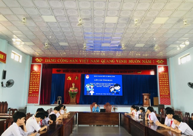 Đoàn xã Bình Lãnh  tổ chức mở lớp bồi dưỡng cảm tình Đoàn cho 24 em đội viên ưu tú của trường THCS Hoàng Hoa Thám