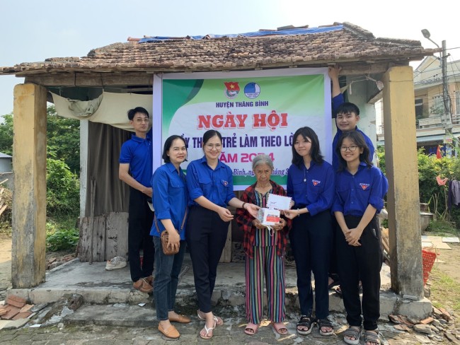 Đoàn thị trấn Hà Lam phối hợp chi đoàn Trung tâm y tế huyện Thăng Bình tổ chức hoạt động "Ngày hội thầy thuốc trẻ làm theo lời Bác"