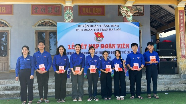 Đoàn thị trấn Hà Lam tổ chức lễ kết nạp Đoàn cho đội viên ưu tú năm 2024