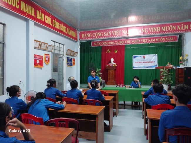 Chi Đoàn thôn Đồng Thanh Sơn xã Bình Định Nam sinh hoạt Chi đoàn tháng 7