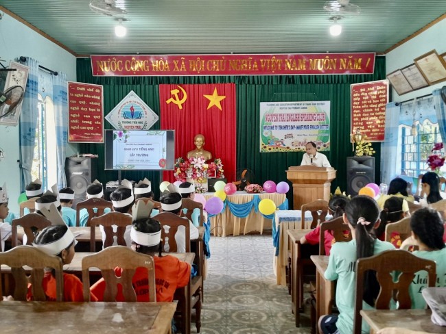 Liên đội Trường Tiểu học Nguyễn Trãi tổ chức giao lưu câu lạc bộ Tiếng Anh