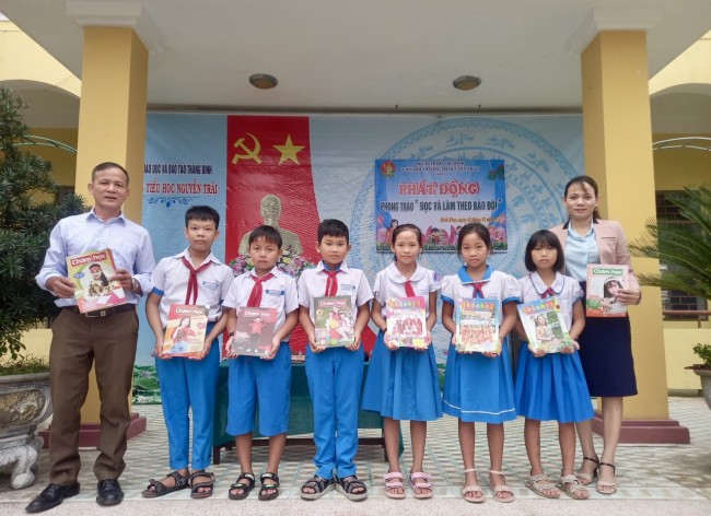 Liên đội Trường Tiểu học Nguyễn Trãi phát động phong trào "Đọc và làm theo báo Đội" và tiếp tục giới thiệu "Mỗi tuần một câu chuyện đẹp, một cuốn sách hay"
