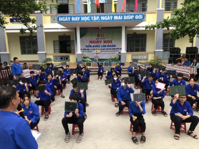 Liên đội Trường THCS Quang Trung phối hợp với HĐĐ xã Bình Giang tổ chức đăng cai cấp huyện Ngày hội "Tiến bước lên Đoàn" năm học 2023 – 2024.