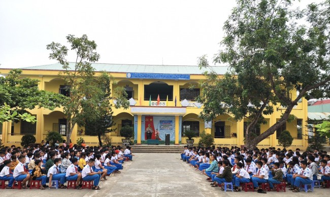 Liên đội TH Nguyễn Trãi tổ chức tập huấn "Phòng chống tai nạn thương tích, phòng chống đuối nước, kỹ năng sống trong học sinh" và giới thiệu cuốn sách "Phòng tránh đuối nước".