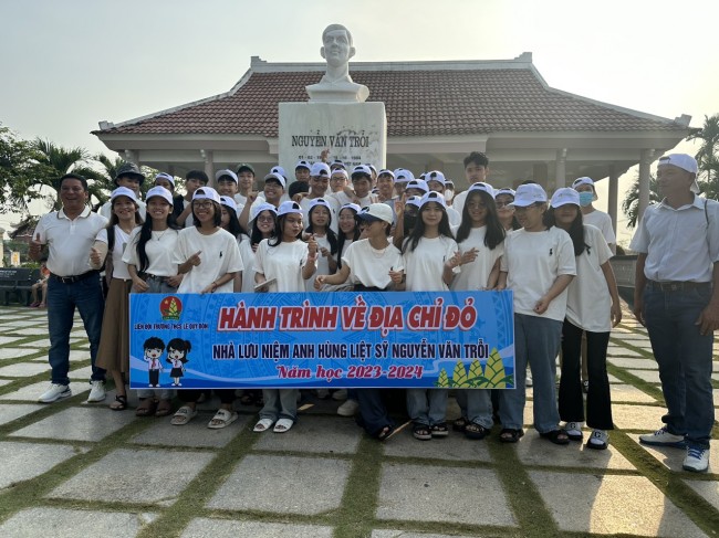 Liên đội Trường THCS Lê Quý Đôn tổ chức Hành trình về địa chỉ đỏ- Nhà lưu niệm anh hùng liệt sỹ Nguyễn Văn Trỗi