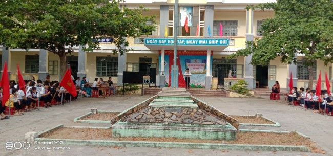 Liên đội Trường THCS Quang Trung hoàn thành công trình măng non "Nhà vệ sinh thân thiện", năm học 2023-2024