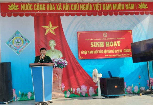 Trường THCS Nguyễn Đình Chiểu phối hợp với Hội Cựu chiến binh xã Bình Phục tổ chức Sinh hoạt kỷ niệm 70 năm chiến thắng Điện Biên Phủ cho học sinh toàn trường.