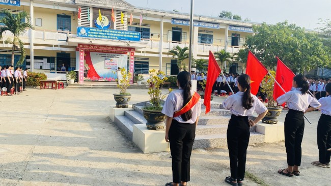 Liên đội trường THCS Nguyễn Bá Ngọc triển khai chương trình "Thiếu nhi Việt Nam vươn ra thế giới" và hưởng ứng phong trào "Tự hào một dải non sông"