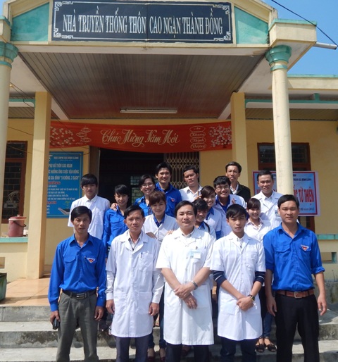 Đội ngũ y bác sĩ và Đoàn viên thanh niên Chi đoàn TTYT huyện