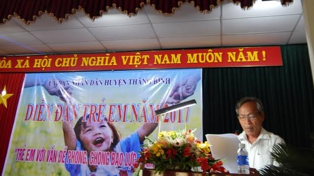 Đ/c Trần Văn Thức - UVBTV, Phó Chủ tịch UBND huyện phát biểu khai mạc diễn đàn