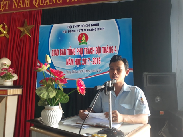 Anh Trần Hữu Phước – Phó Bí thư, Chủ tịch HĐĐ huyện Thăng Bình, phát biểu tại buổi giao ban