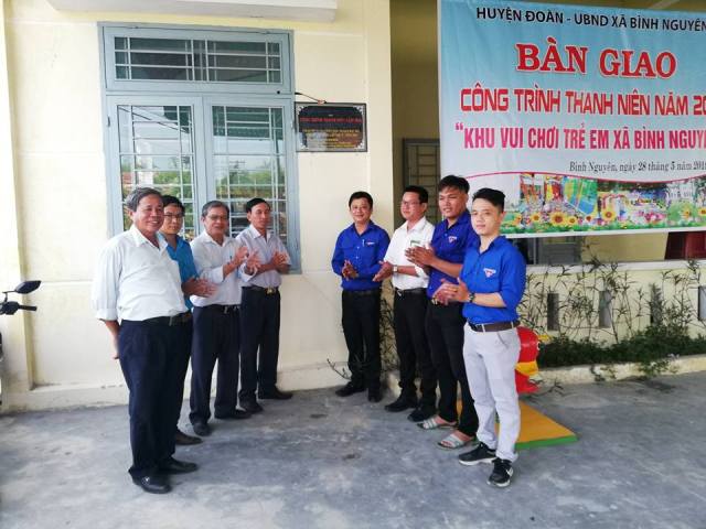 Bàn giao công trình thanh niên cấp huyện Khu vui chơi trẻ em xã Bình Nguyên