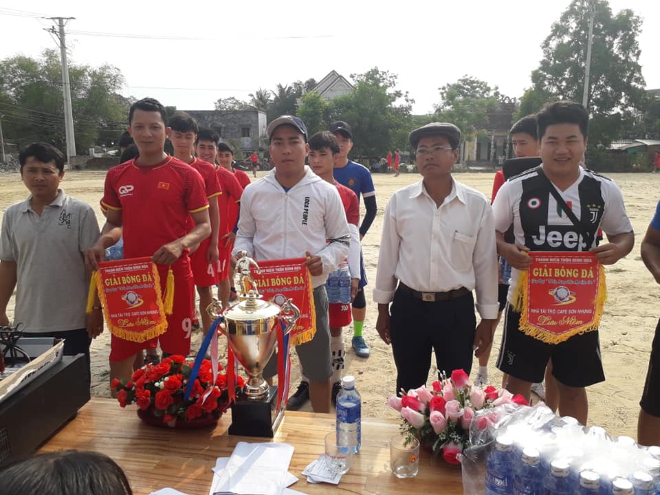 Đoàn xã Bình Giang tổ chức “Giải bóng đá truyền thống gây quỹ Thắp sáng ước mơ cho em năm 2019”