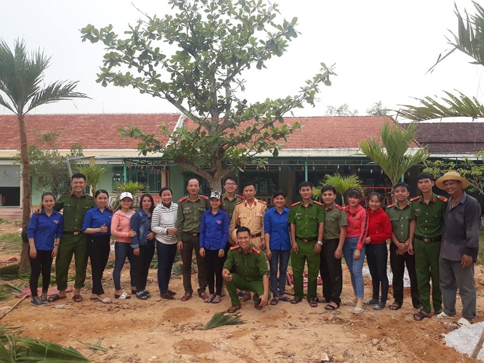 Đoàn xã Bình Tú tổ chức tình nguyện " Trồng cây xanh" tại trường Mẫu Giáo Bình Tú