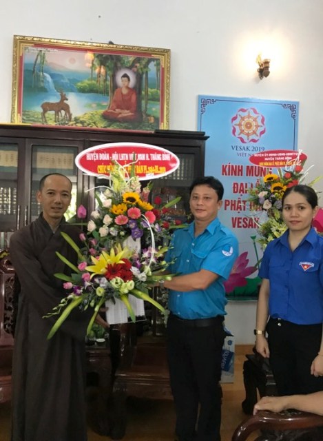 Huyện đoàn - Hội LHTN Việt Nam huyện: Thăm và chúc mừng Ban trị sự Giáo hội Phật giáo huyện nhân Đại lễ Phật Đản PL 2563 – DL 2019