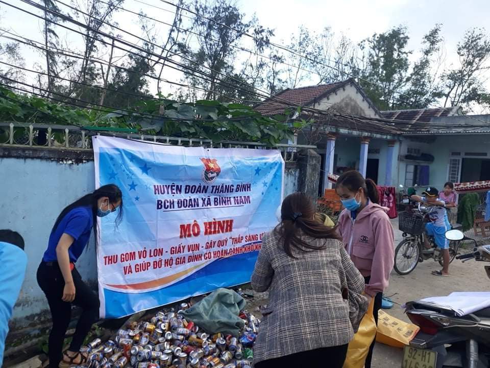 Đoàn xã Bình Nam tổ chức thu gom vỏ chai
