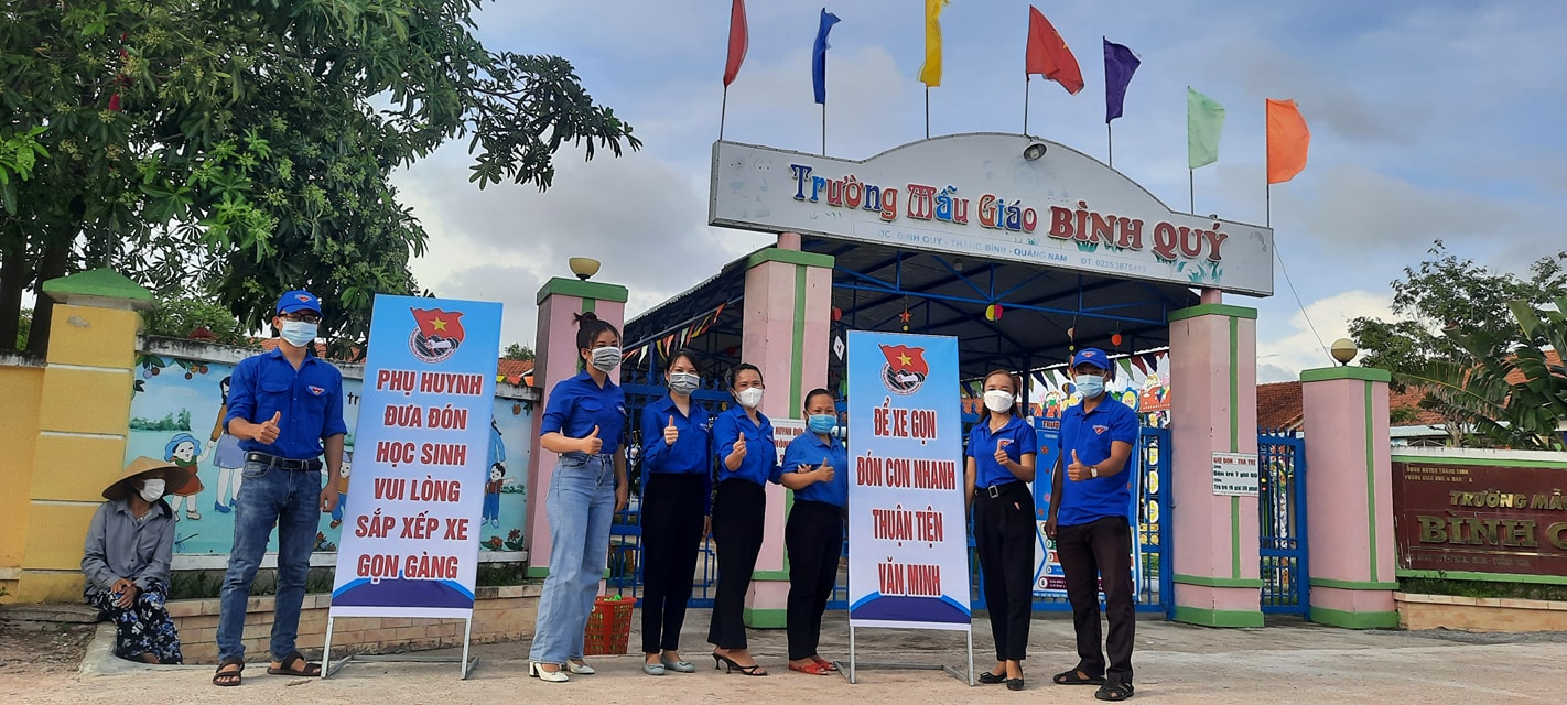 Đoàn xã Bình Quý triển khai đội hình TNTN đảm bảo trật tự an toàn giao thông