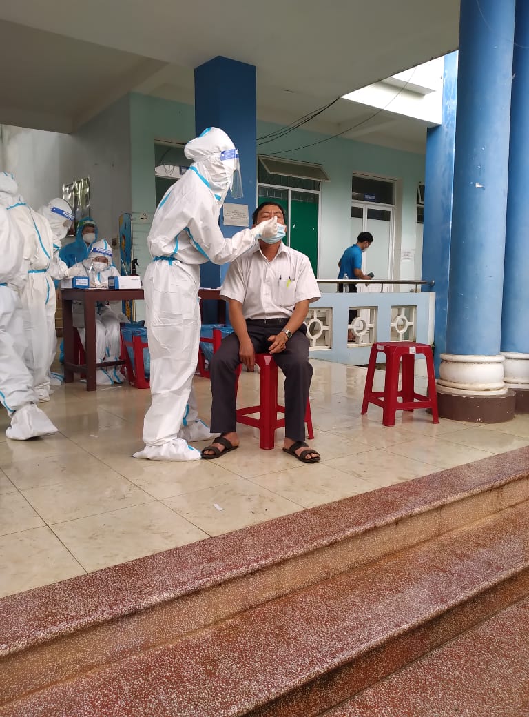 Đoàn xã Bình Quý ham gia hỗ trợ lấy mẫu, truy vết phòng chống dịch bệnh Covid-19