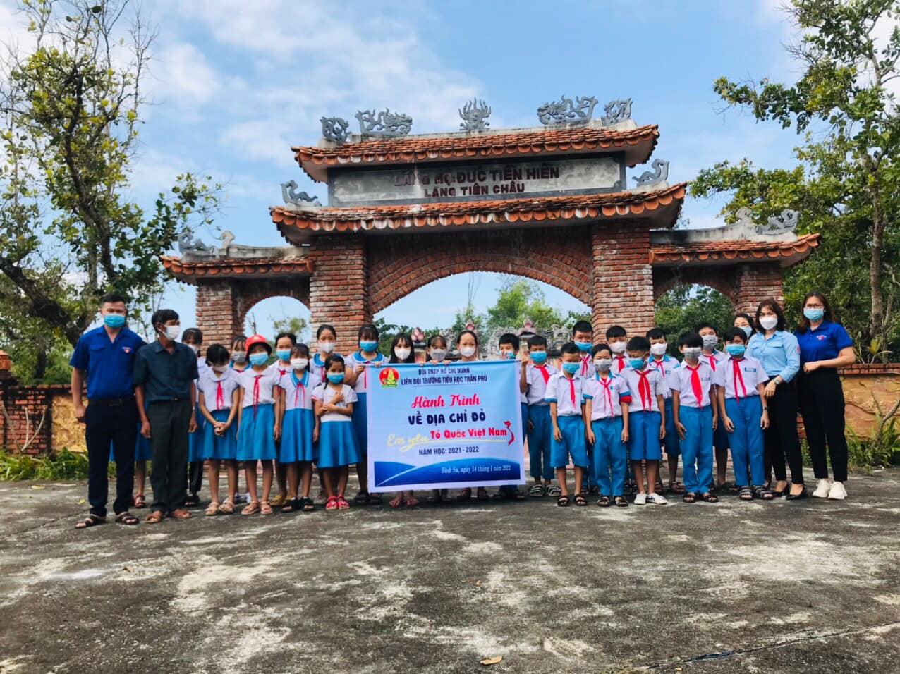 Đoàn xã Bình Sa cùng Liên đội Trường TH Trần Phú tổ chức hành trình về địa chỉ đỏ