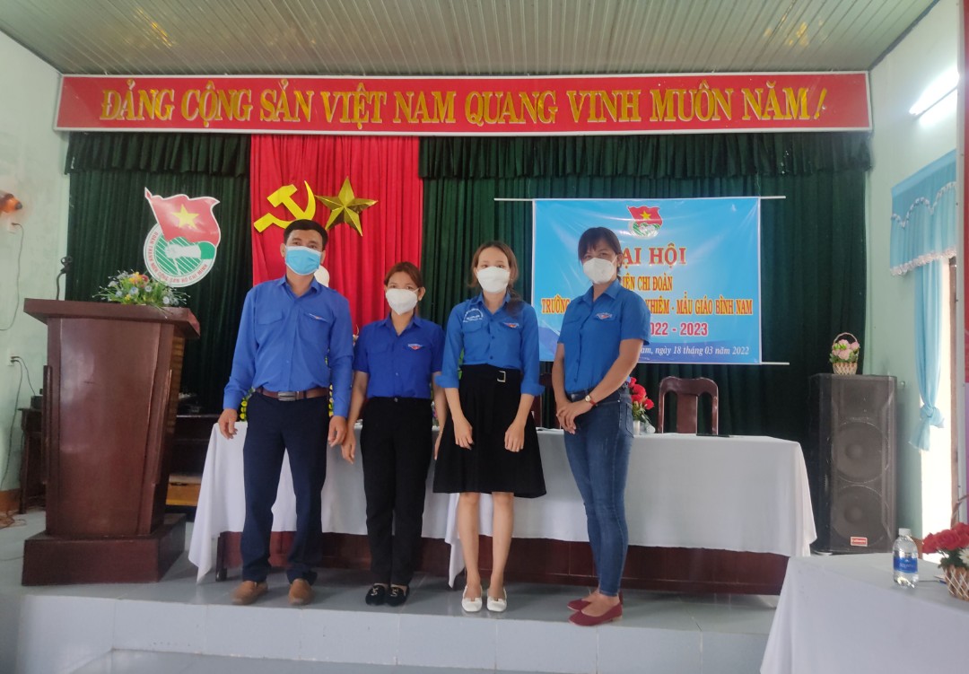 BCH Liên chi đoàn  THCS Nguyễn Bỉnh Khiêm - Mẫu Giáo nhiệm kỳ 2022 - 2023 ra mắt tại đại hội