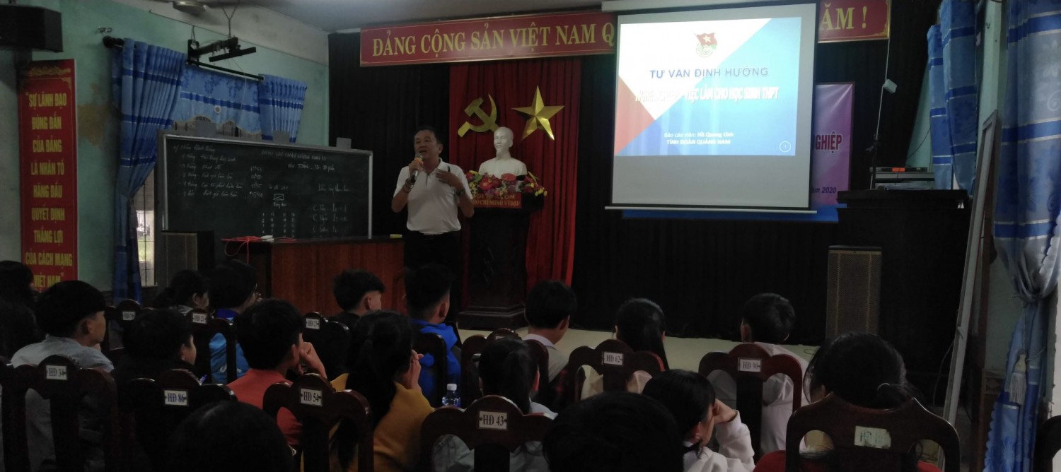 Đoàn trường THPT Nguyễn Thái Bình tổ chức tư vấn hướng nghiệp năm học 2021- 2022