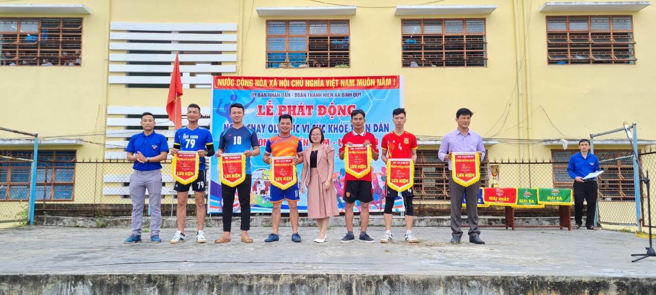 Đoàn xã Bình Quý phối hợp tổ chức giải bóng chuyền Nam năm 2023