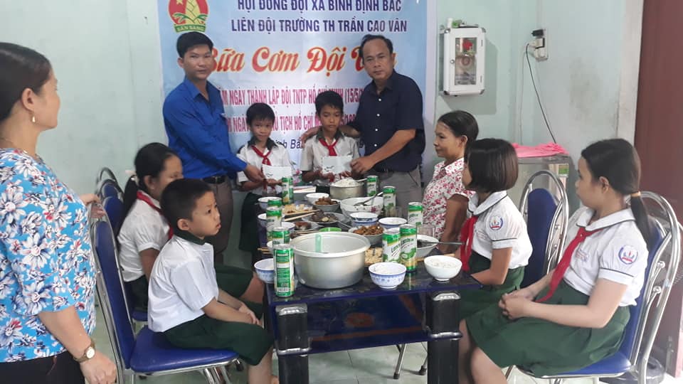 Trần Cao Vân tổ chức bữa cơm Đội viên