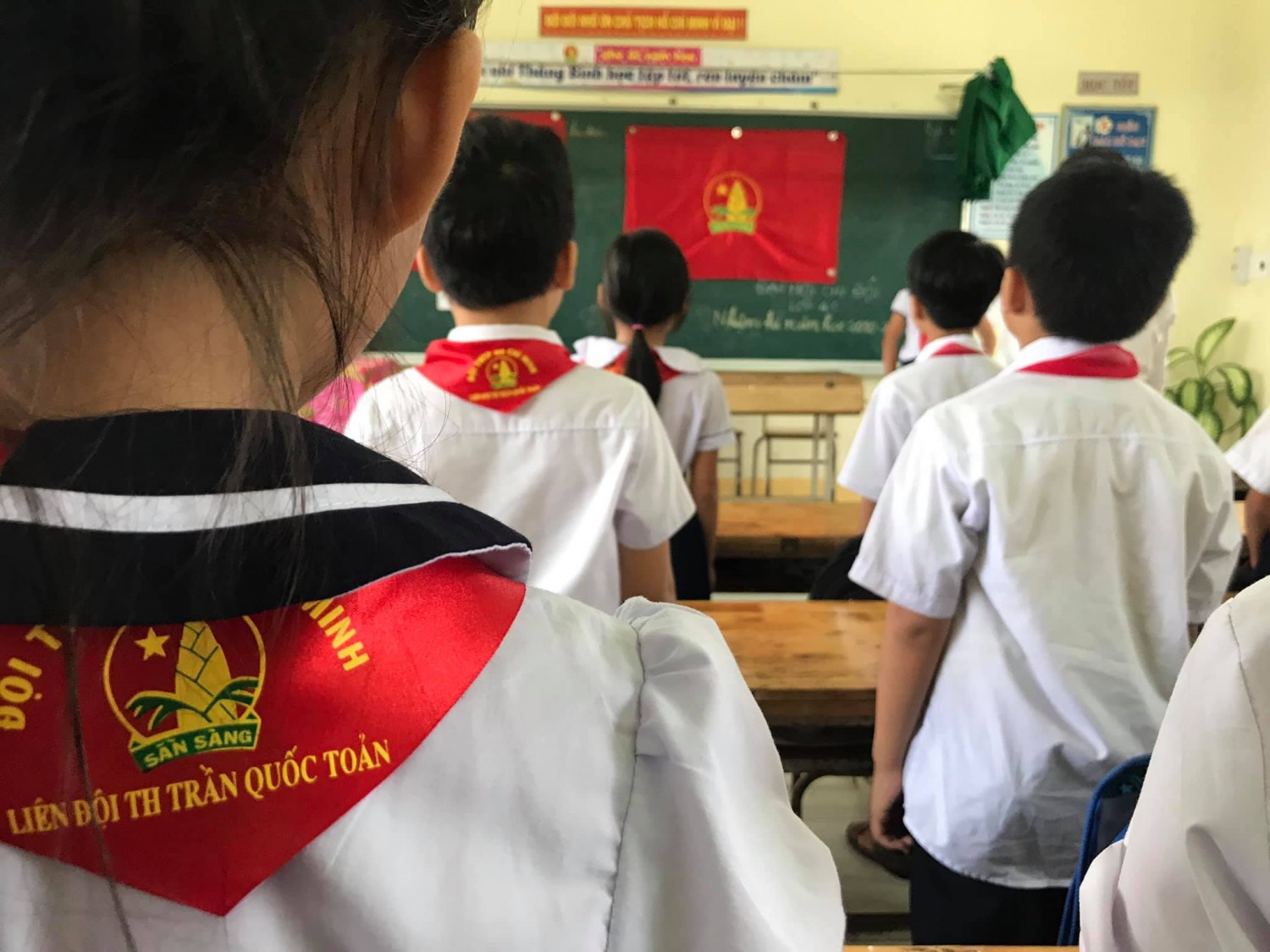 Thầy Nguyễn Lượm - HT Nhà trường tham dự đại hội chi đội 