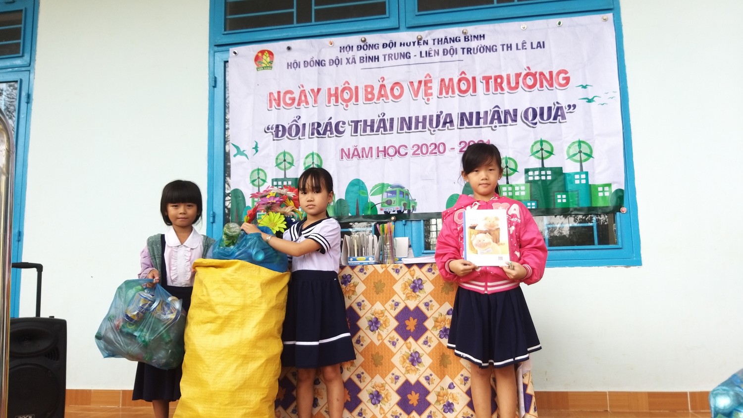 Liên đội trường TH Lê Lai tiếp tục thực hiện phong trào " Nói không với rác thải nhựa"