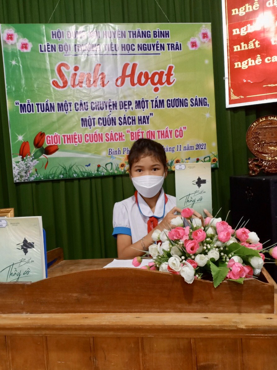 Liên đội Trường Tiểu học Nguyễn Trãi tổ chức sinh hoạt mỗi tuần một câu chuyện đẹp, một tấm gương sáng, một cuốn sách hay và tổng kết cuộc thi "Trang trí lớp học hạnh phúc"