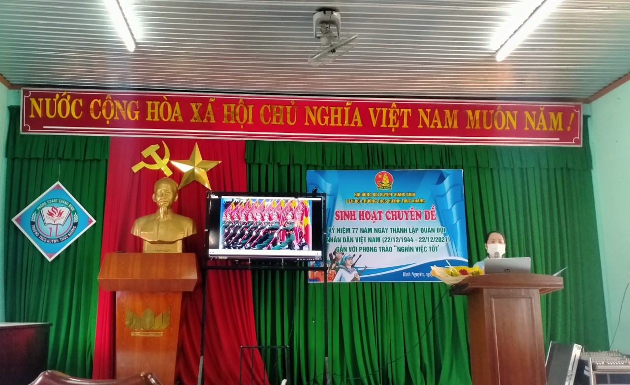 TPT Đội báo cáo chuyên đề Sự ra đời và ý nghĩa ngày thành lập QĐND Việt Nam
