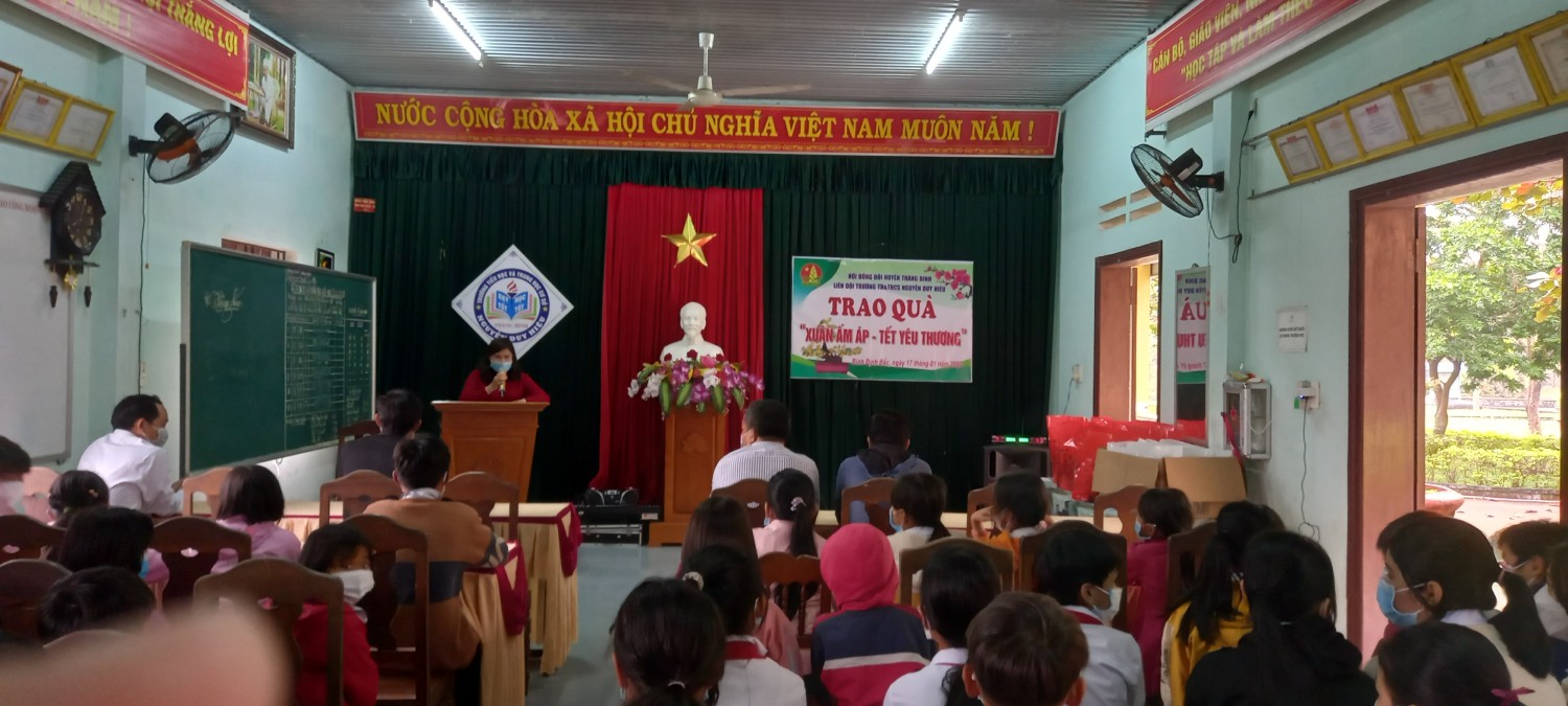 Liên đội Trường TH&THC S Nguyễn Duy Hiệu tổ chức buổi lễ trao quà " Xuân ấm áp - Tết yêu thương" cho học sinh có hoàn cảnh khó khăn đón tết nhâm Dần 2022.