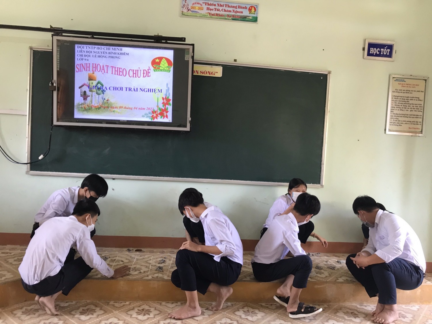 Liên đội THCS Nguyễn Bỉnh Khiêm tổ chức chuyên đề" Giờ ra chơi  trải nghiệm" cho học sinh toàn trường.