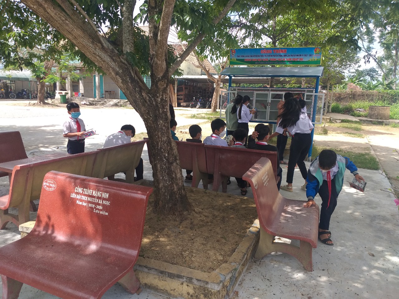 Liên đội trường THCS Nguyễn Bá Ngọc hoàn thành công trình măng non "không gian đọc sách và tương tác sinh hoạt Đội" năm học 2021-2-22