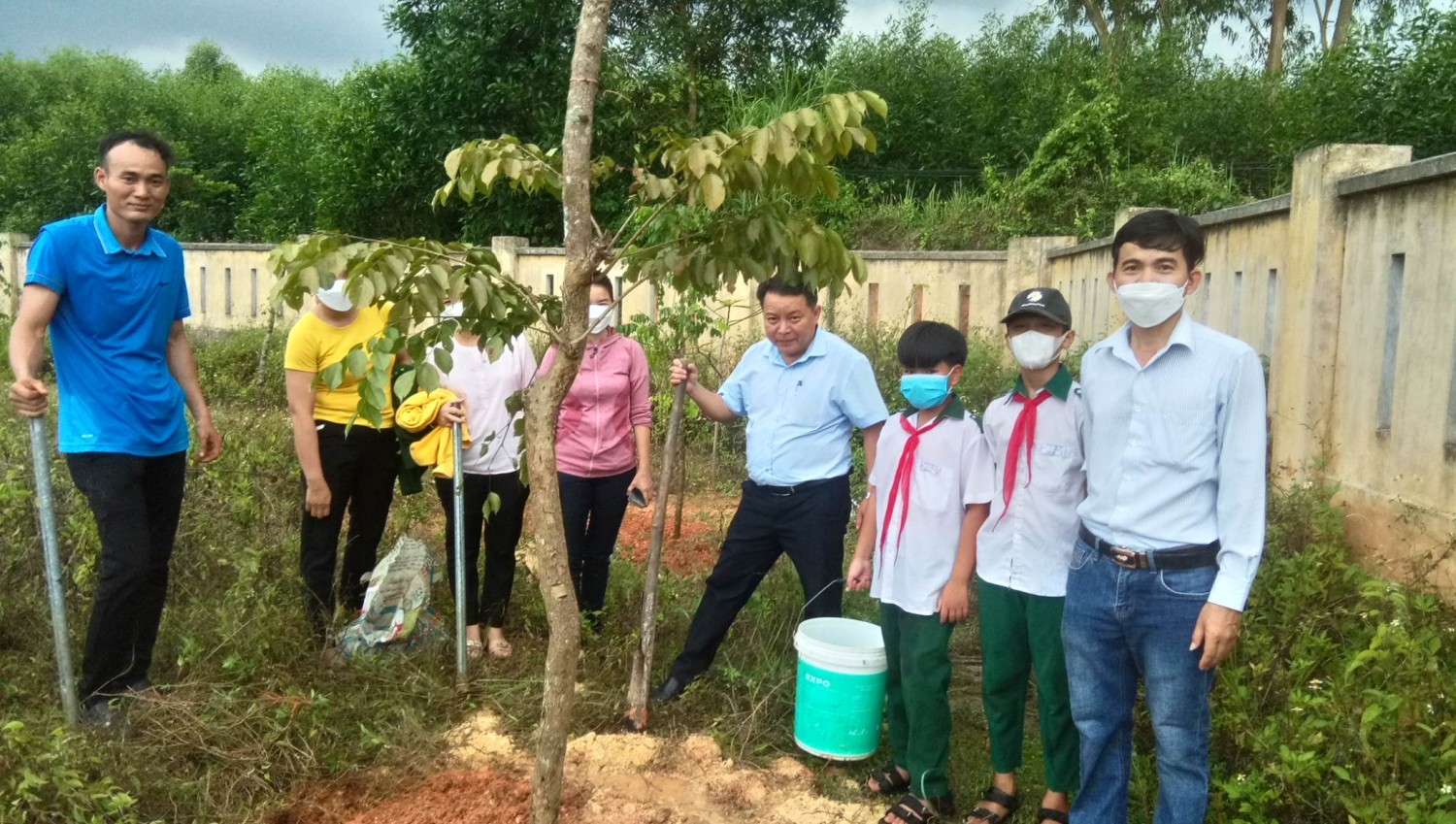 Liên đội Trường TH Lý Tự Trọng thực hiện CTMN cấp tỉnh "Góp một cây để có rừng"