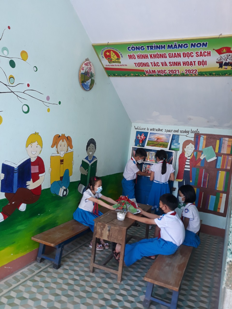 Liên đội Trường Tiểu học Nguyễn Trãi hoàn thành công trình măng non: Mô hình "Không gian đọc sách, tương tác và sinh hoạt Đội".