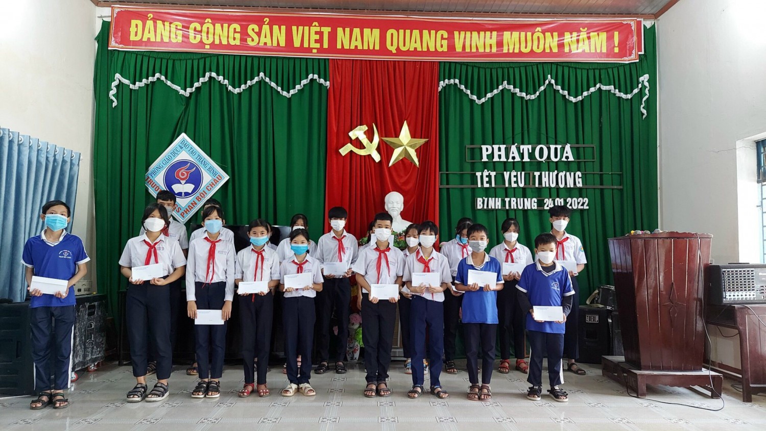 Liên đội Phan Bội Châu tổ chức chương trình Tết yêu thương chào mừng đại hội đoàn các cấp