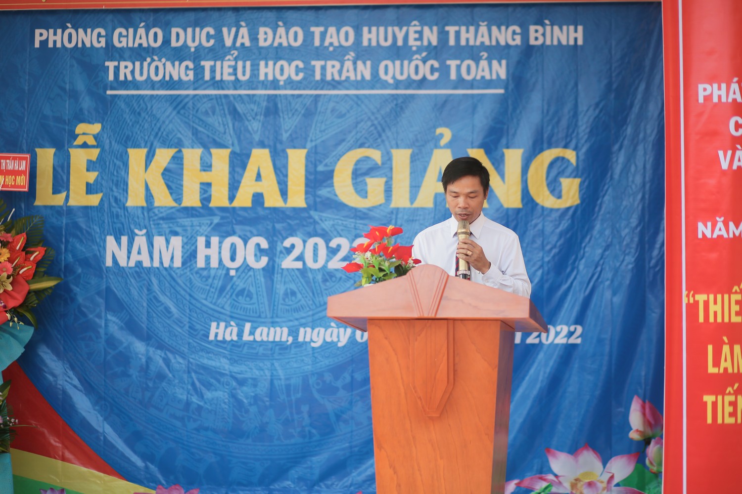 Liên đội trường TH Trần Quốc Toản tổ chức lễ Khai giảng năm học mới cùng với phát động chủ đề năm học 2022 - 2023