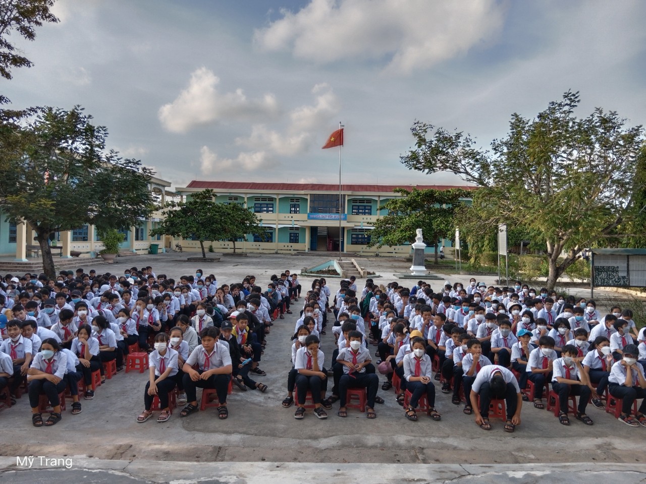 Liên đội trường THCS Phan bội Châu phát động chủ đề năm học 2022-2023 cho học sinh toàn trường trong tiết sinh hoạt ngoài giờ lên lớp.